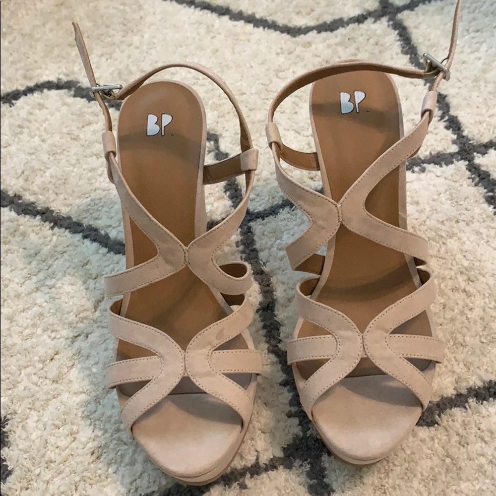 BP tan wedges